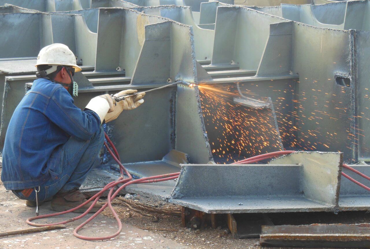 steel cutting on site (300 dpi)